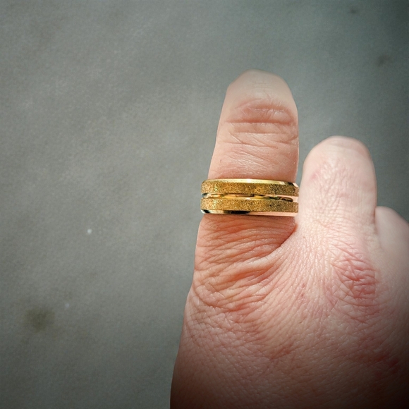 8MM Mens 14k Gold Plated Stainless Steel Ring Band Size 9 & 10.5 - Picture 4 of 4